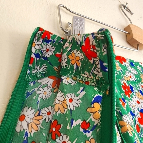 SHEIN Plus Floral Green Shorts 1X - Picture 7 of 8